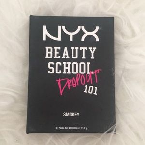 mini tarte lipstick & nyx eyeshadow pallet